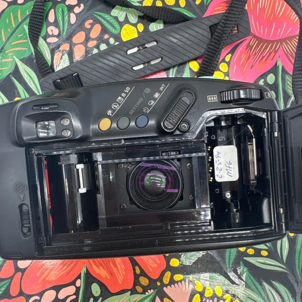 Pentax Zoom 105 Super 35mm Film Camera – Point-and-Shoot Camera